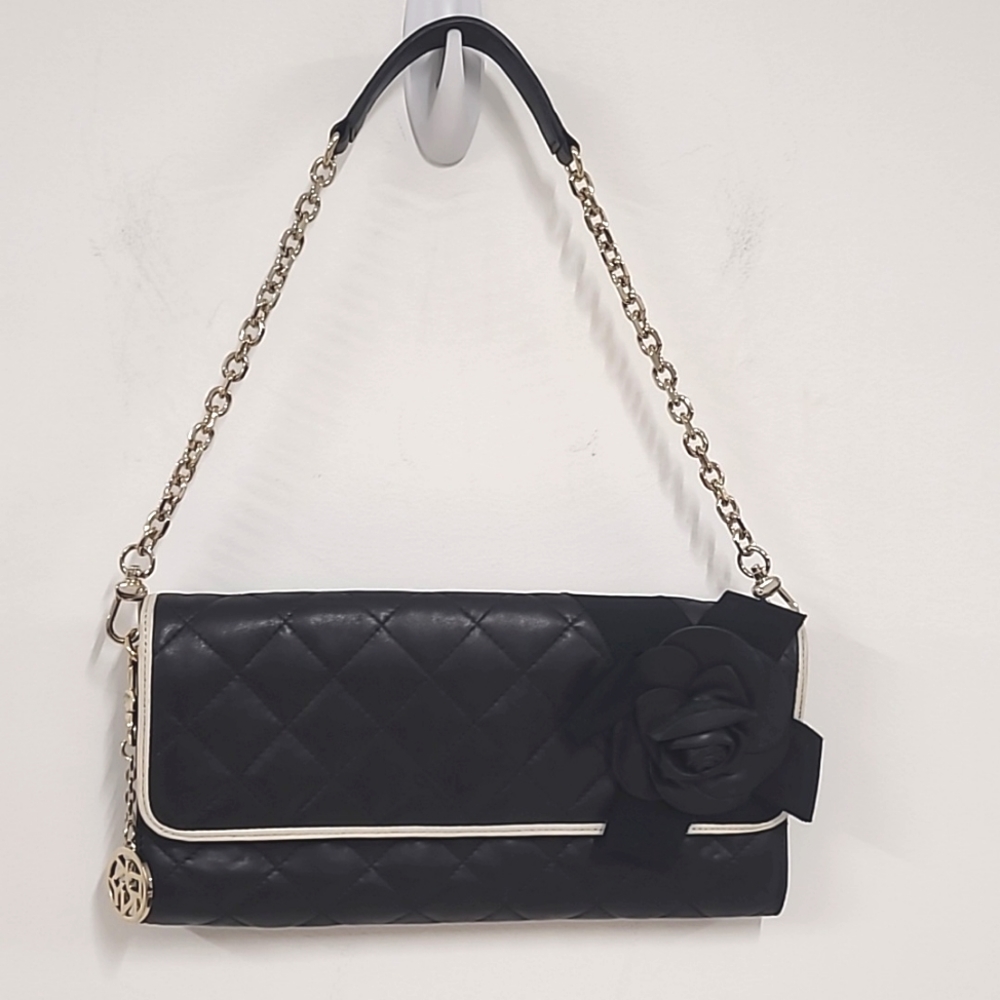 Like new DKNY quilted leather purse in excellent condition.